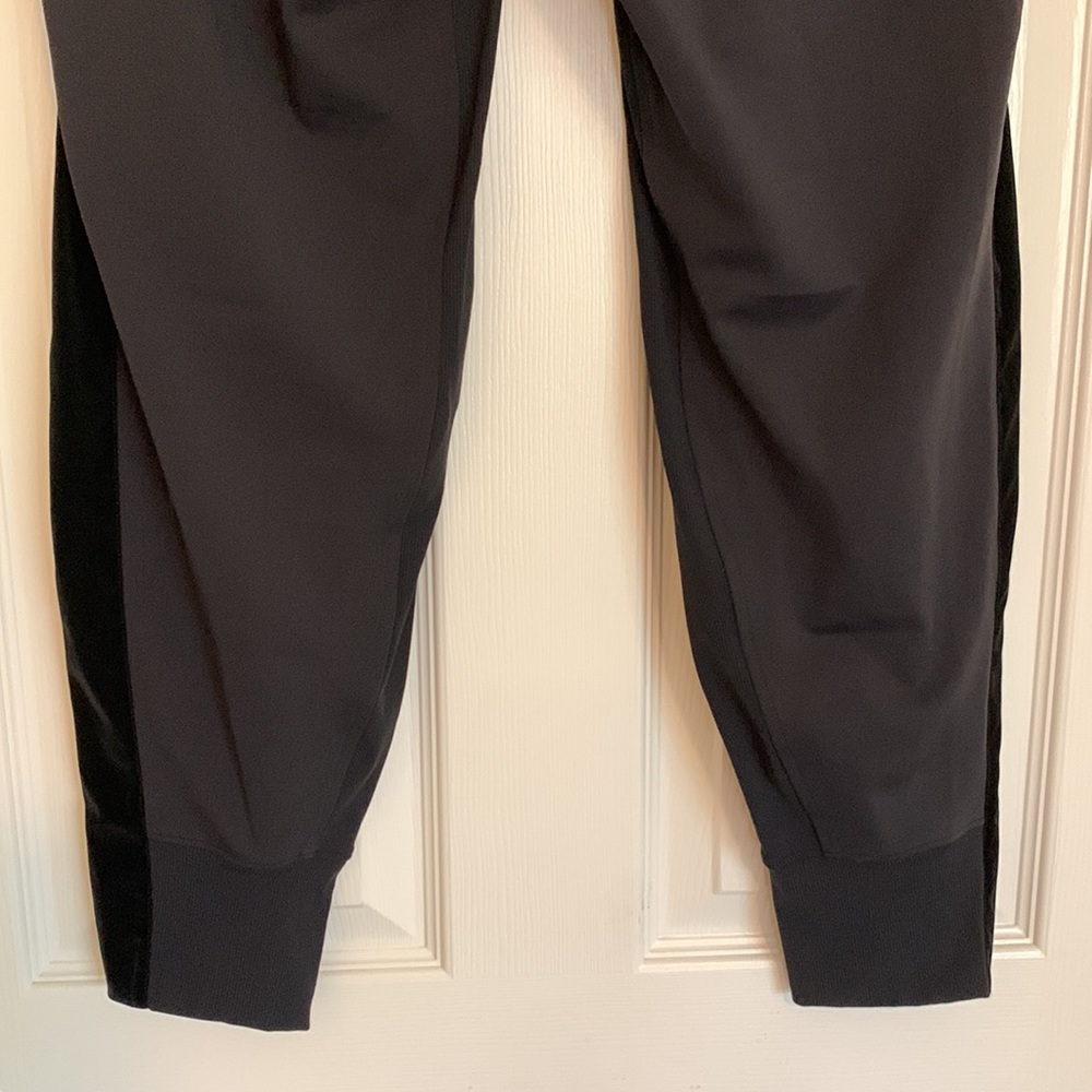 Athleta Venice Black Velvet Striped Pant sz M - Picture 11 of 16